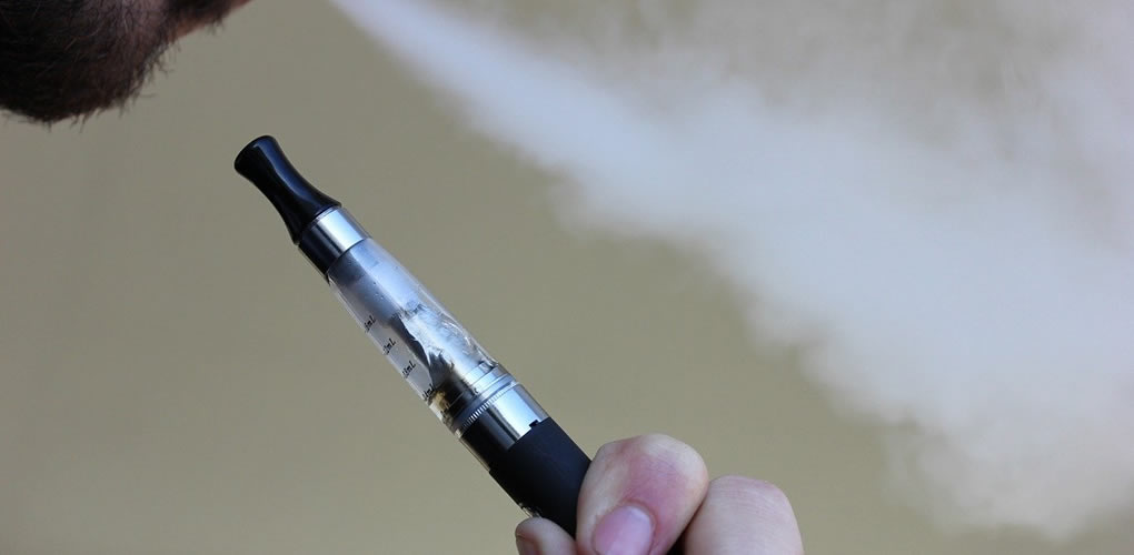 vape pen and vapour