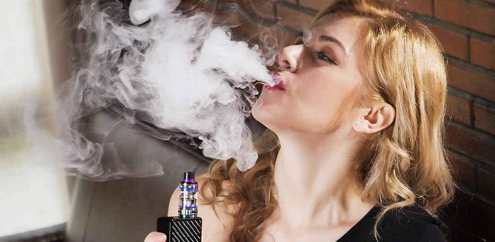woman vaping with box mod